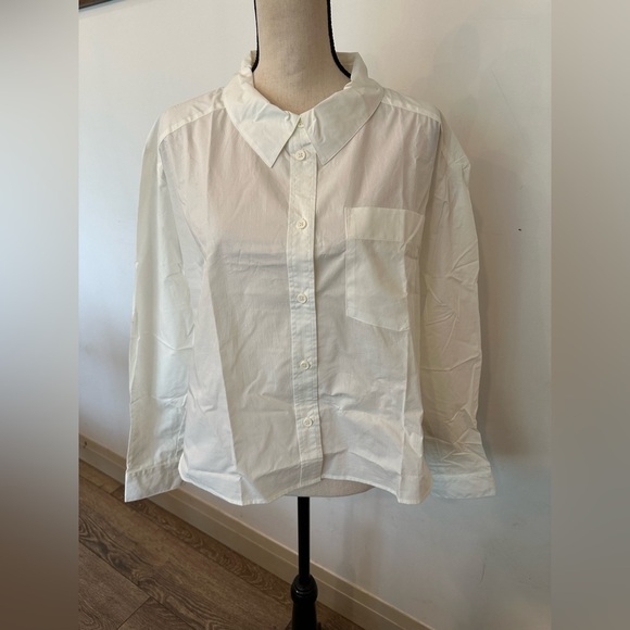 Venus NWT Classic White Women’s L cropped shirt - Picture 2 of 5